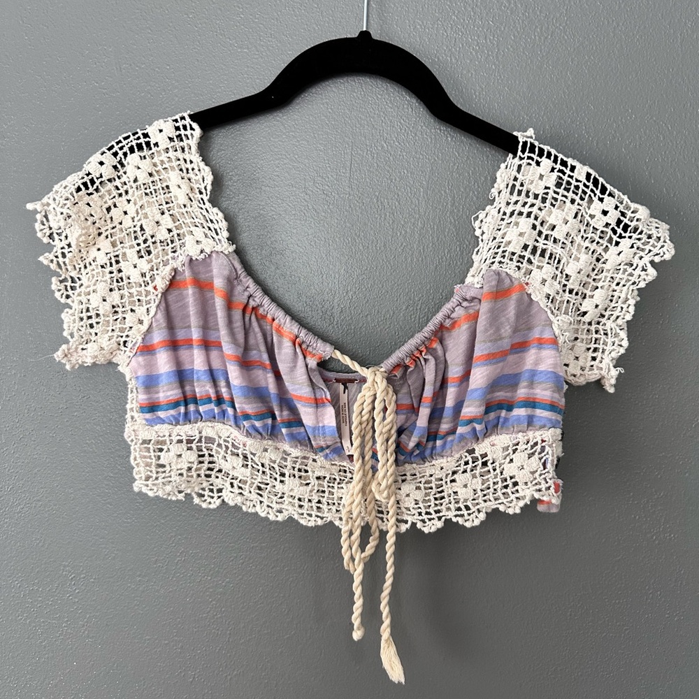 Free people crop top so cute 🌸 S